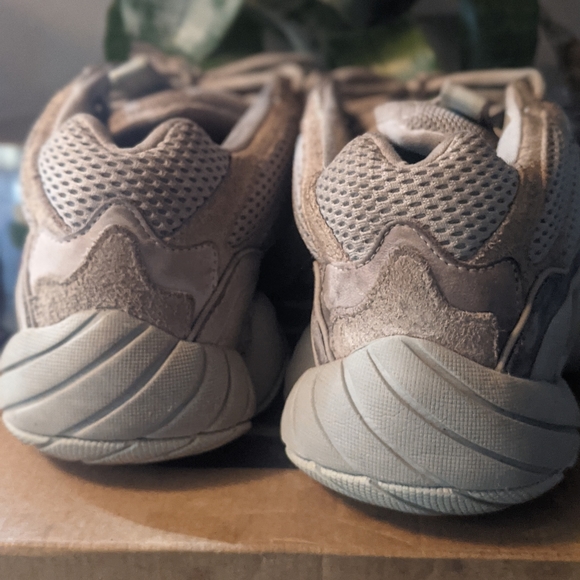 Adidas Yeezy 500 - Picture 4 of 7